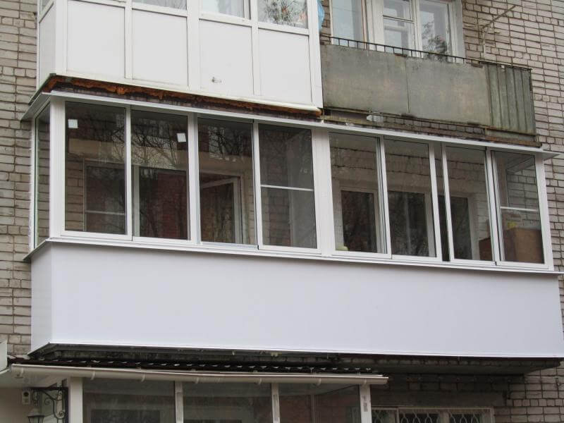 Работа выполненная компанией ГлавПластОкна - Остекление балкона на 2 квартиры